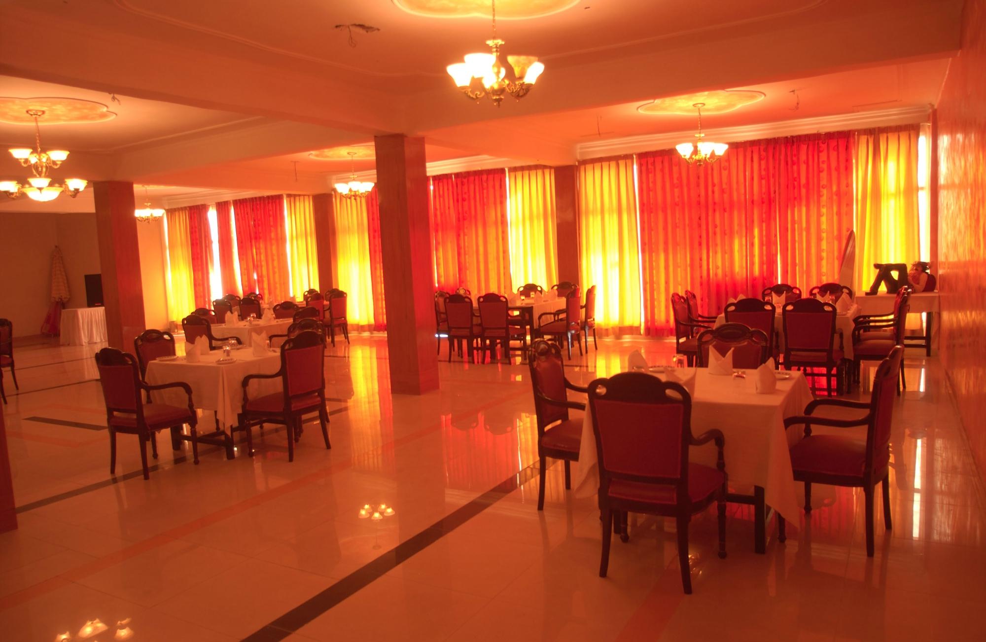 Surya Rock Rose Resort-餐饮