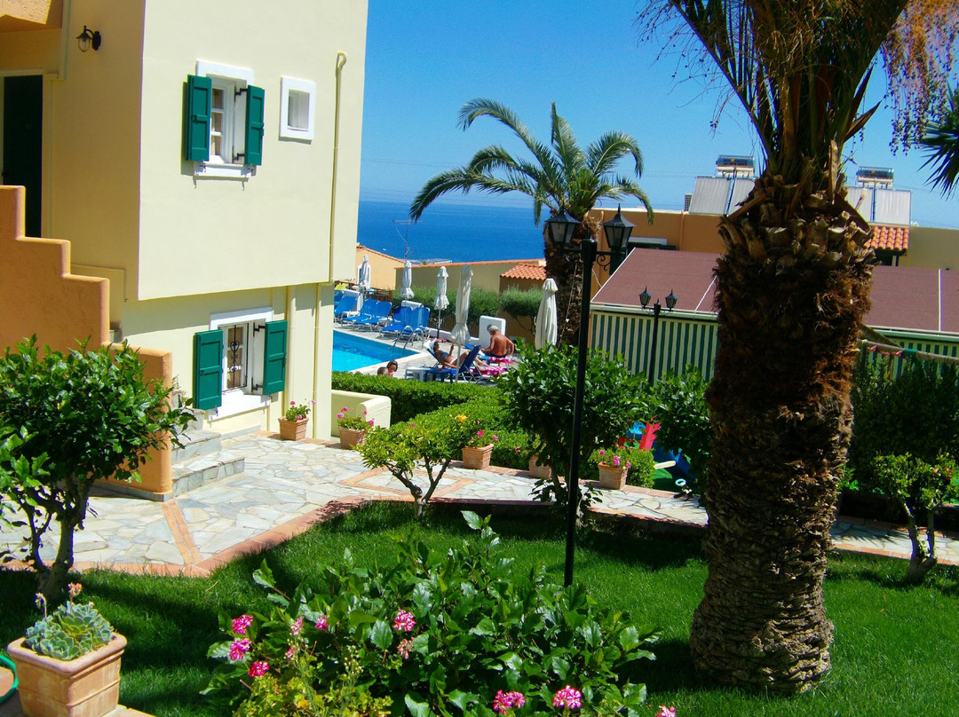 Sunrise Studios & Apartments