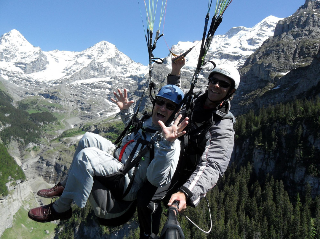 Airtime Paragliding-劳特布龙嫩必去景点