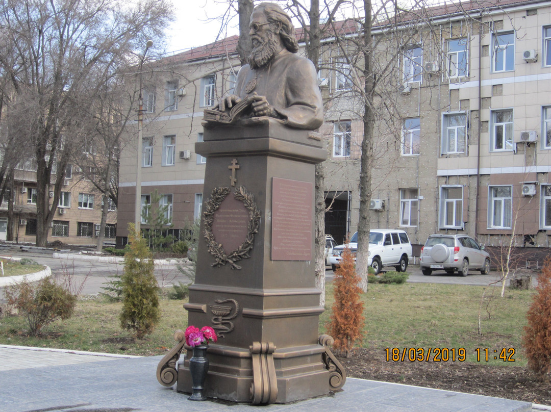 Monument VFVoyno-Yasenetsky-顿涅茨克必去景点