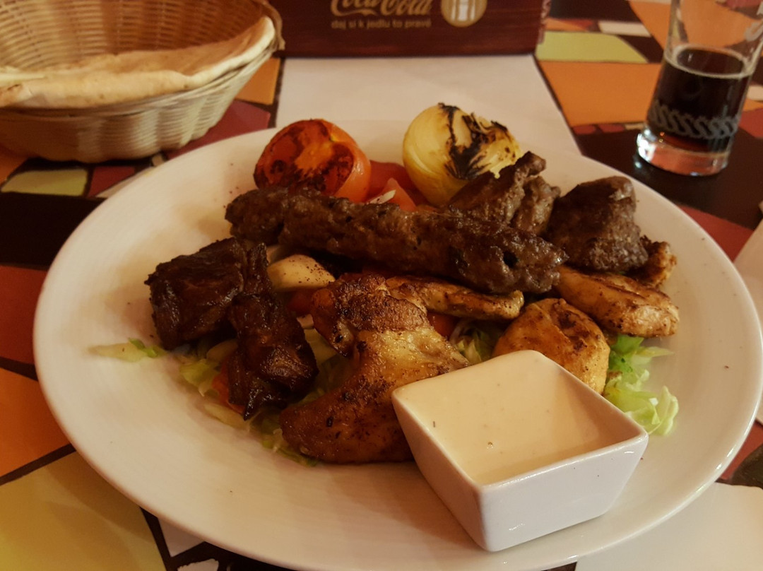 Neslusa餐馆和美食-Habibi Restaurant