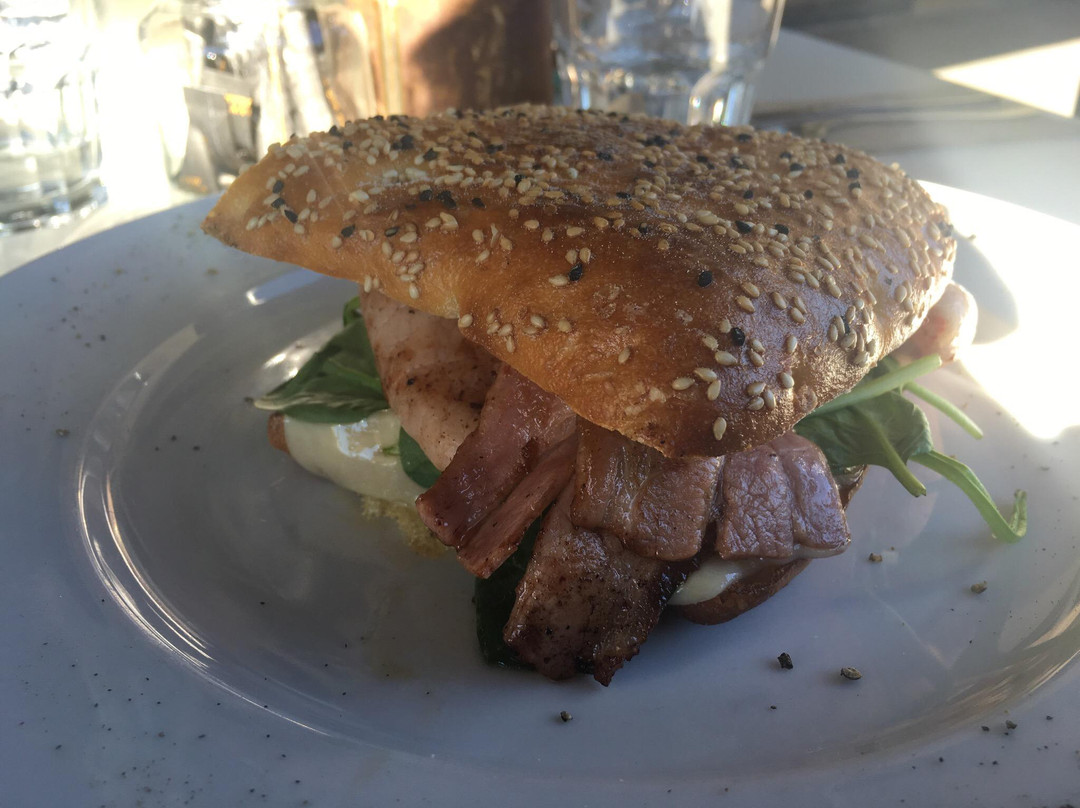 Talbot餐馆和美食-Daily Dose Cafe Wine Bar