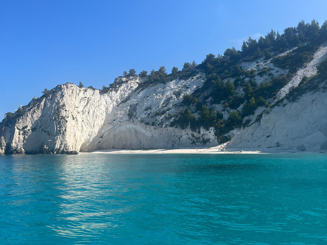 Escape Boat Rentals-Lixouri必去景点