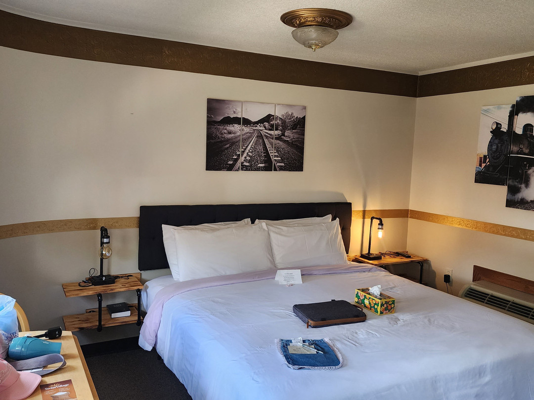 Sugarcreek Village Inn主图