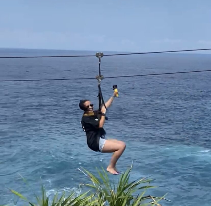 Abyss Zipline-努沙切宁安岛必去景点