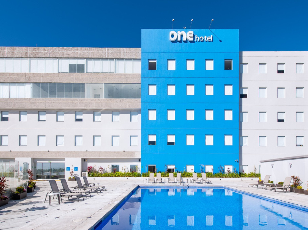 One Puerto Vallarta Aeropuerto主图