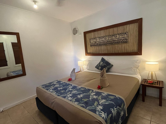 蓝礁湖海滩度假酒店主图