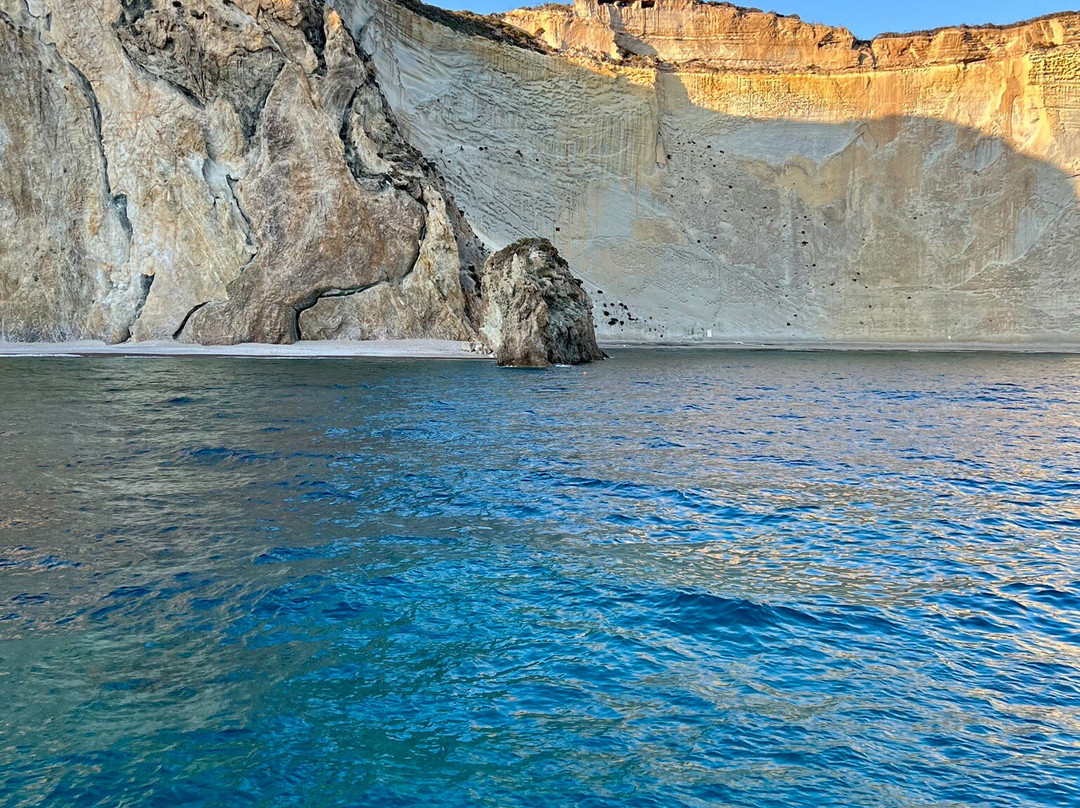 Chiaia Di Luna-Ponza Island必去景点