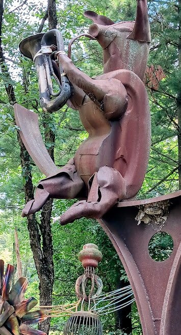 Paul Bobrowitz Spectacular Sculpture-Colgate必去景点