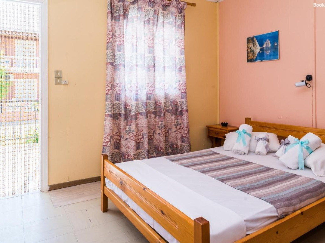 Roussa’s Studios and Apartments主图