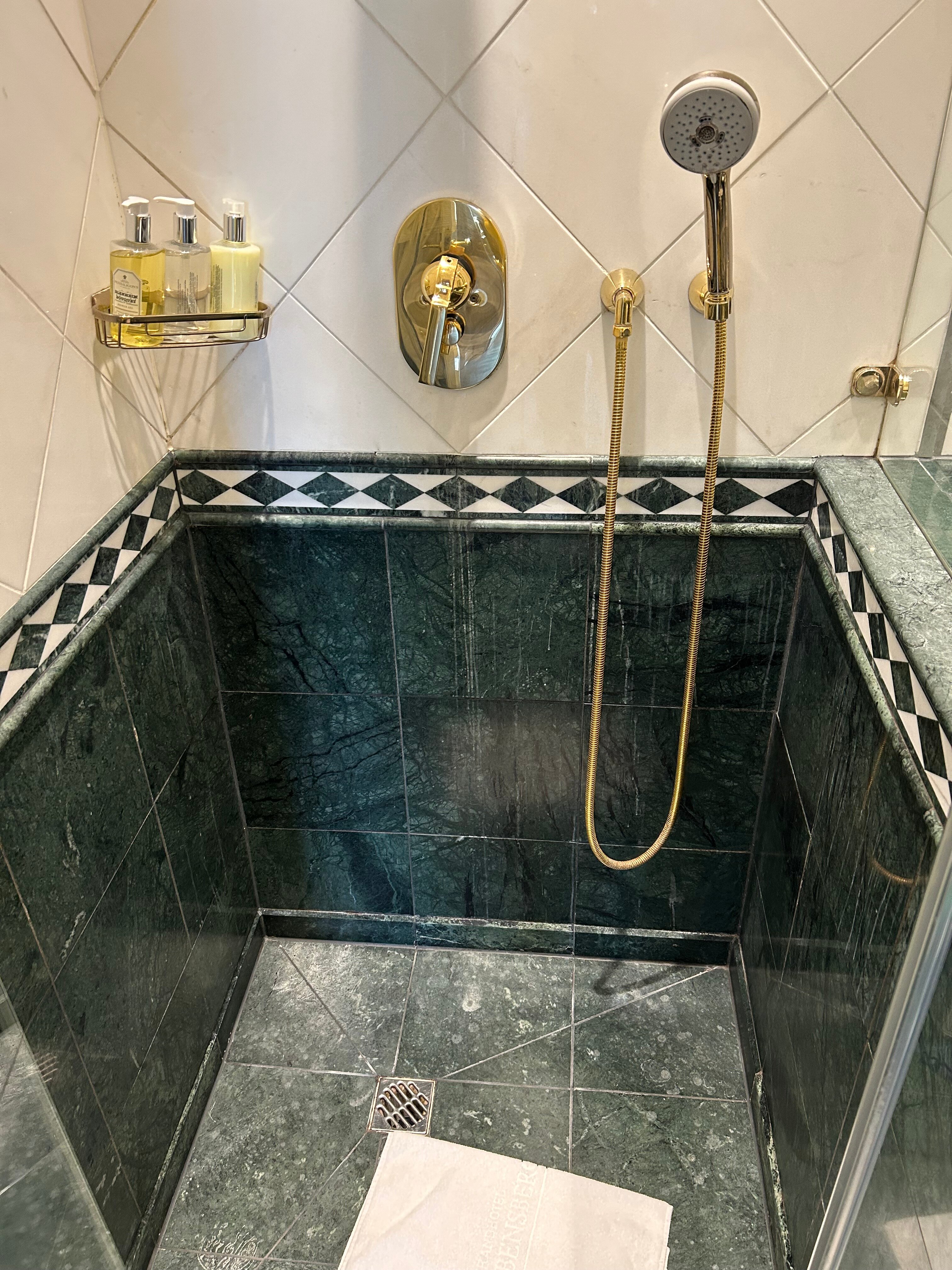 Althoff Grandhotel Schloss Bensberg-浴室