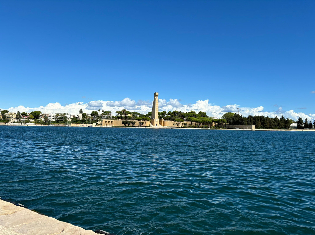 Monumento al Marinaio d'Italia-布林迪西必去景点