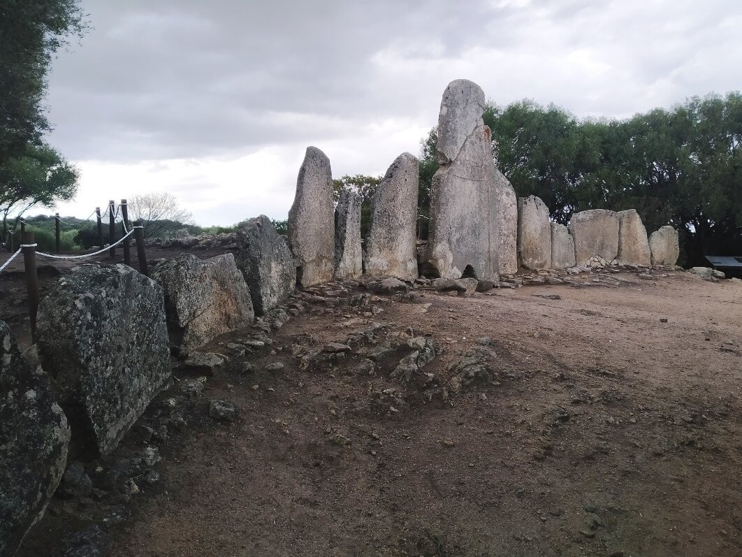 Tomba dei Giganti di Li Lolghi-Arzachena必去景点