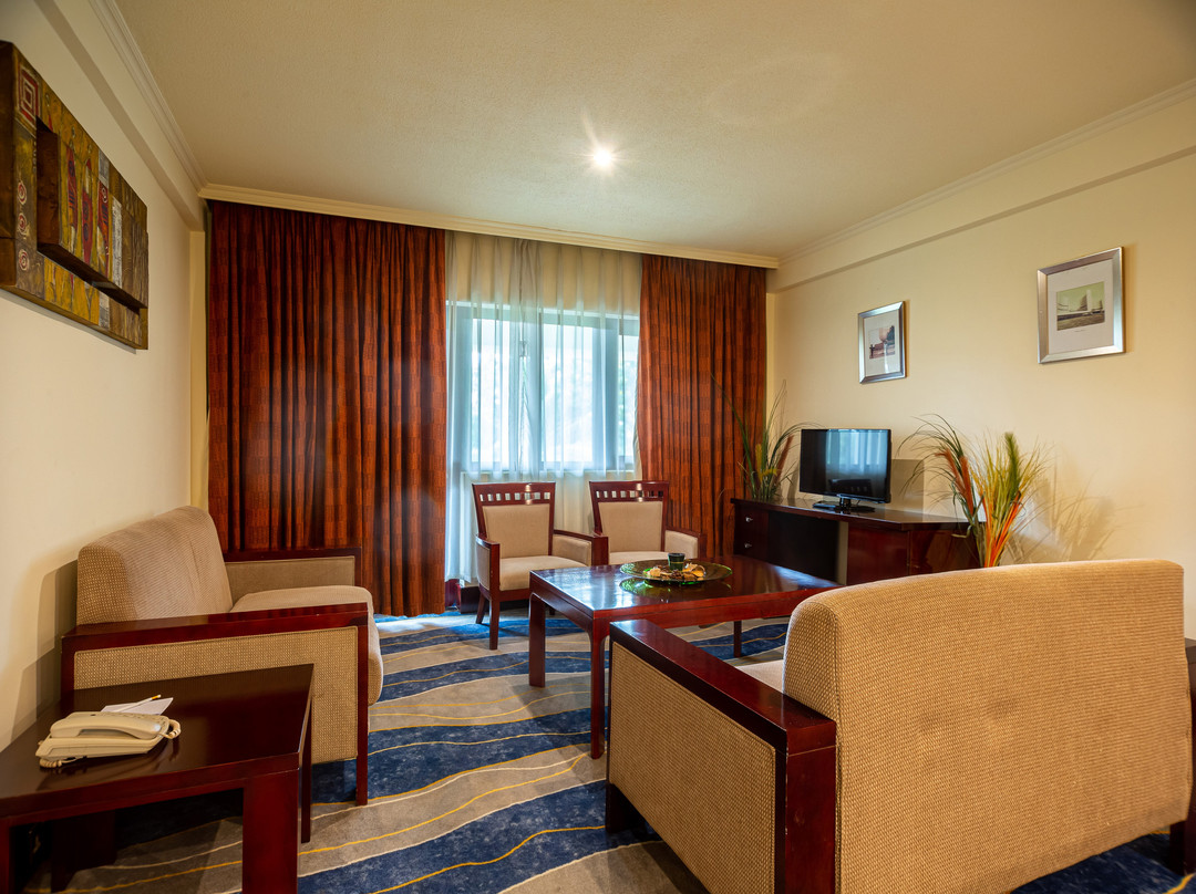 金色郁金香库马西市酒店主图