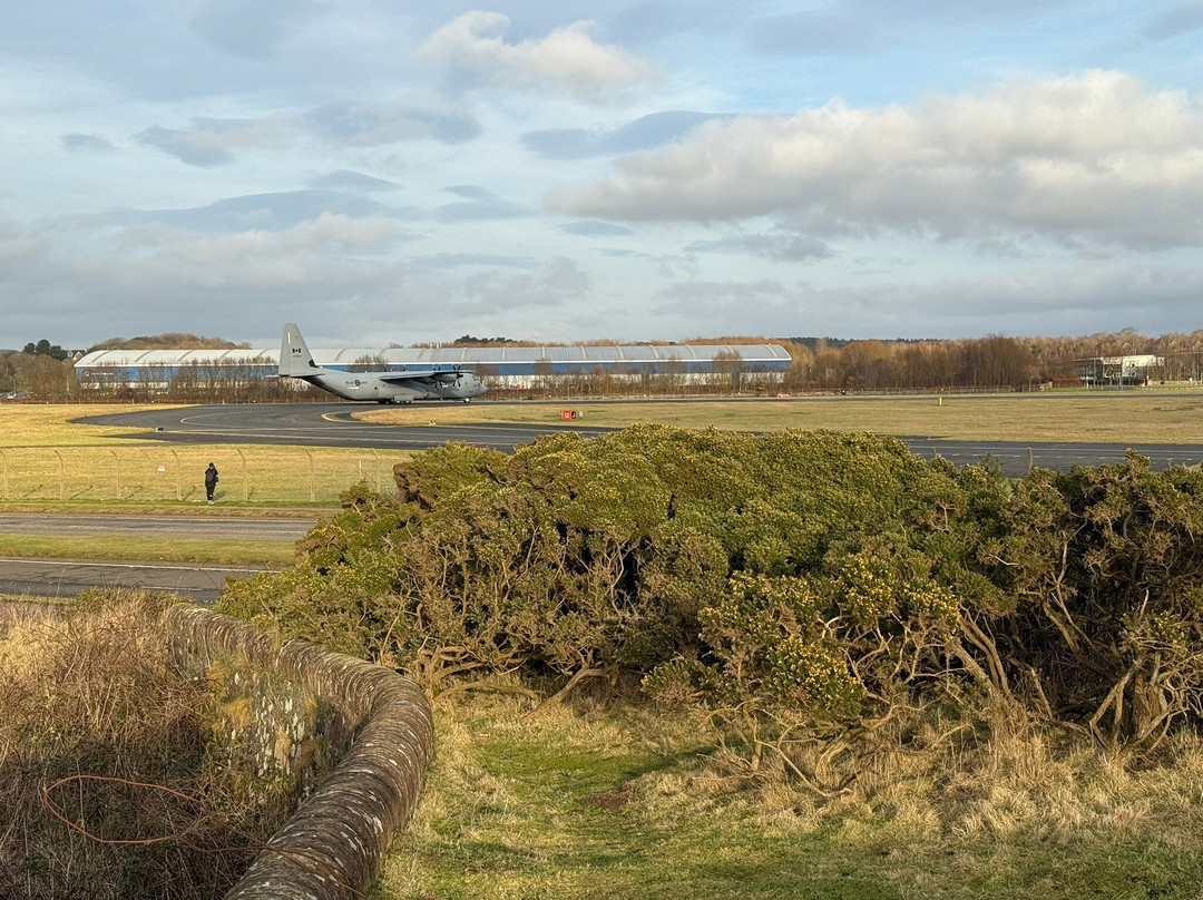 Prestwick Airport Spotter's Mound景点图片