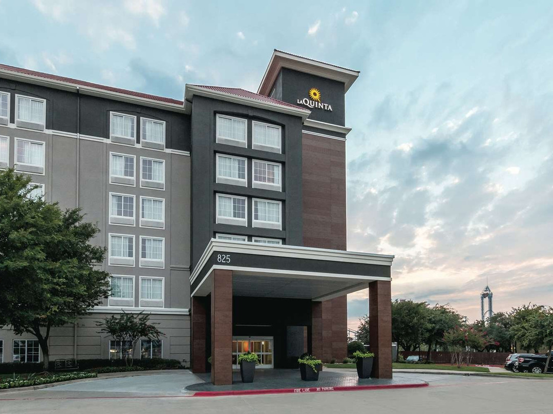 La Quinta Inn & Suites By Wyndham Arlington North 6 Flags Dr主图