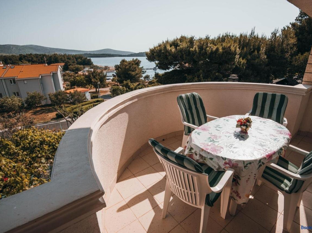 Apartments Visnjic