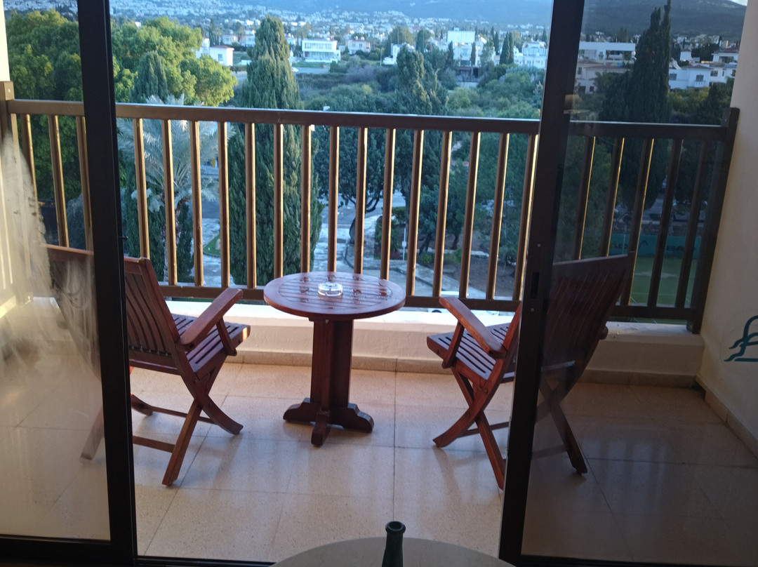 Coral Beach Hotel & Resort主图