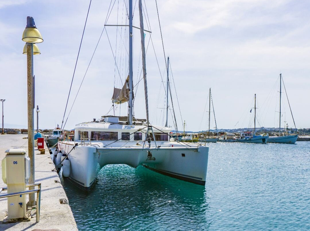 Catamaran Paros景点图片