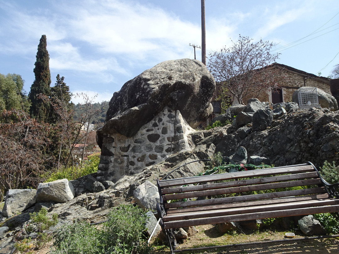 Stone Of The Couple Kakopetria景点图片