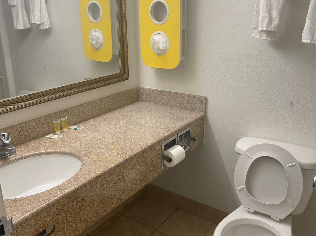 Travelodge by Wyndham Vernon CT主图