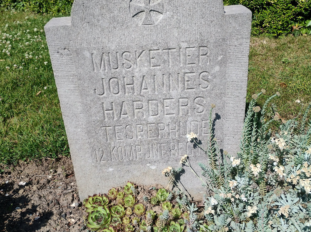St Symphorien Military Cemetery景点图片