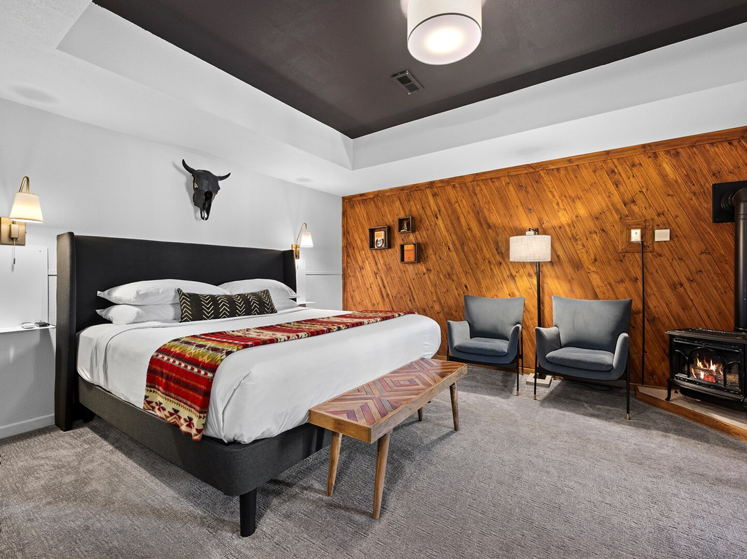 Juniper Lodge & Treehouses主图