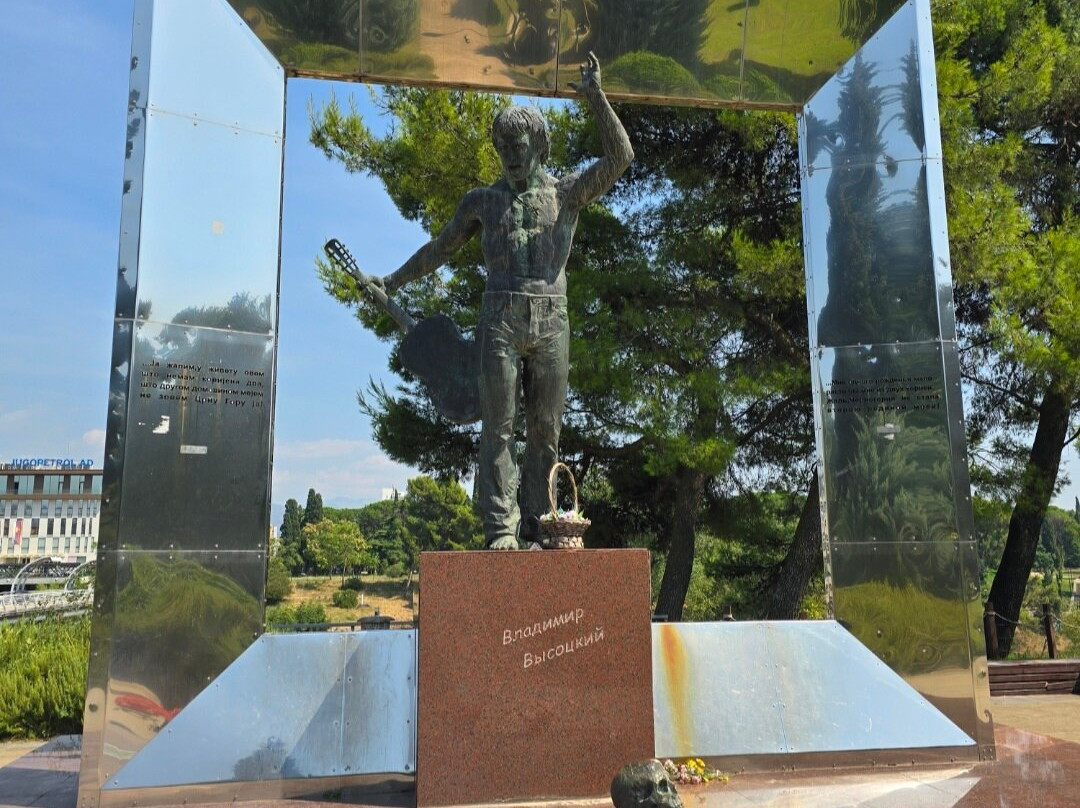 Vladimir Vysotsky Monument-波德戈里察必去景点