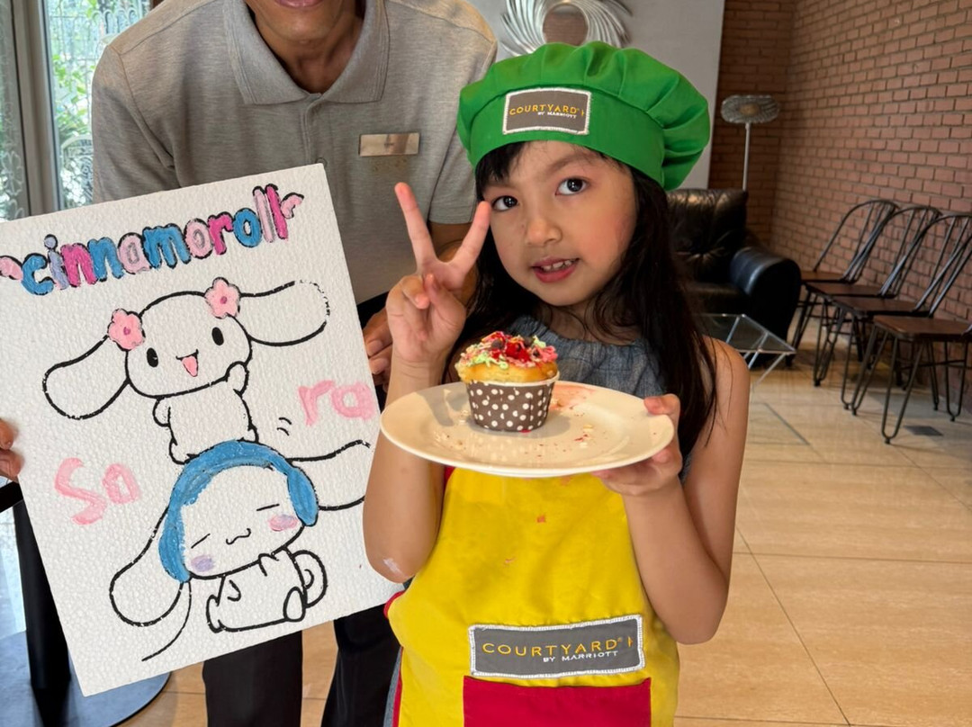 万隆假日酒店主图