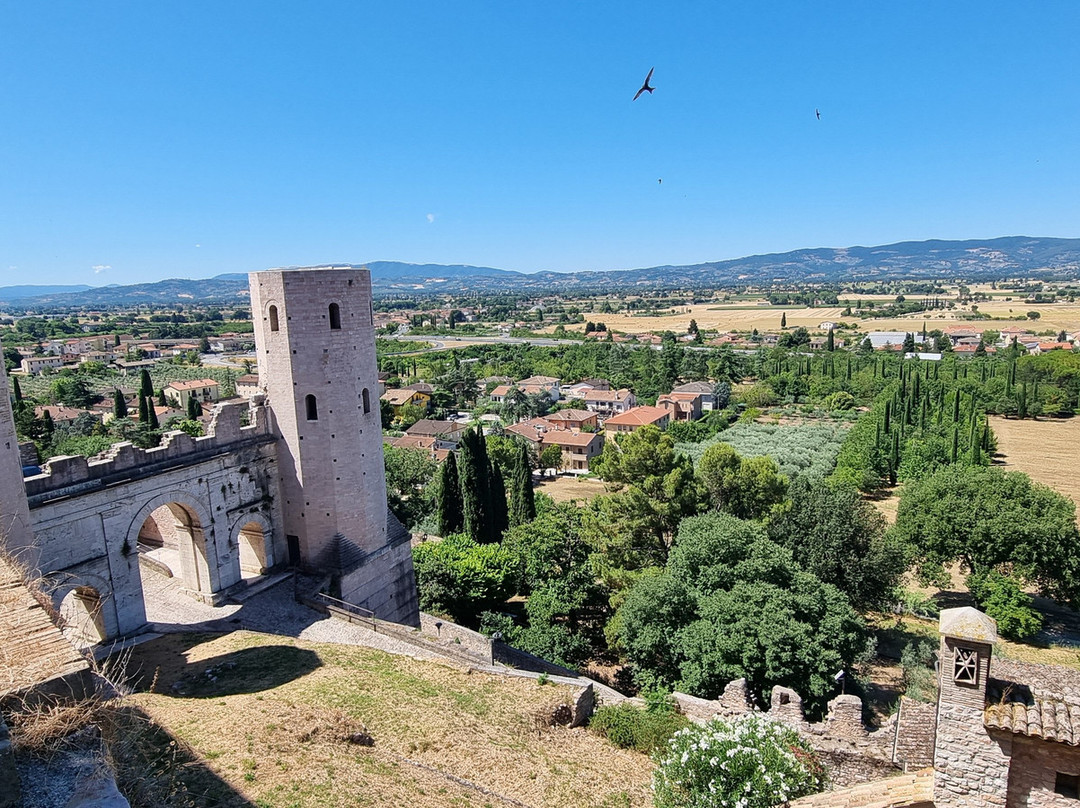 Torri di Properzio e Porta Venere-Spello必去景点