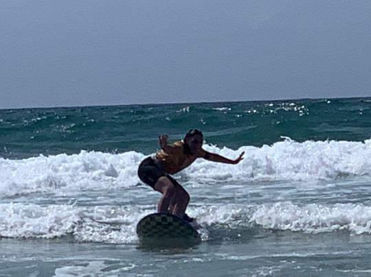 Kiwi Surf-比斯卡罗斯必去景点