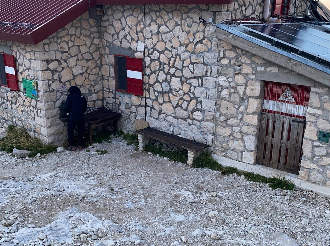 Dai Prati di Tivo al Rifugio Franchetti-Pietracamela必去景点