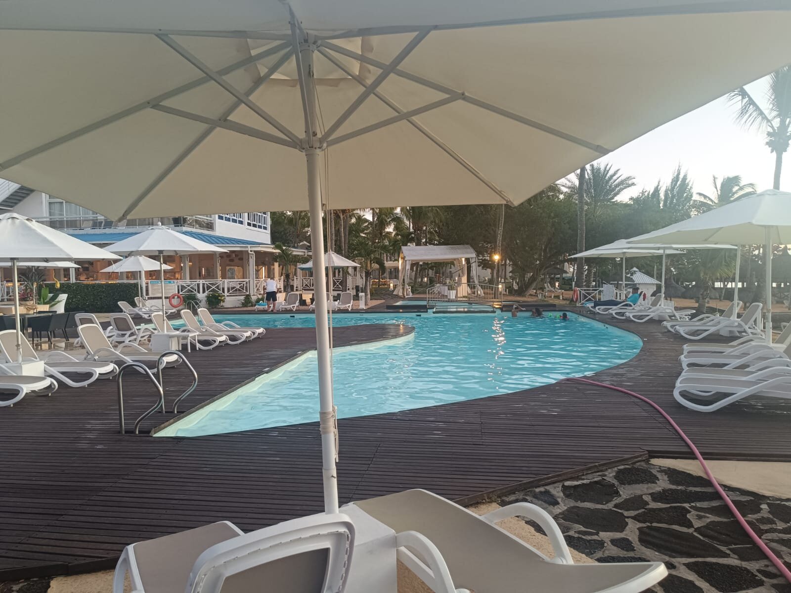 蒙舒瓦西珊瑚海滨酒店-泳池