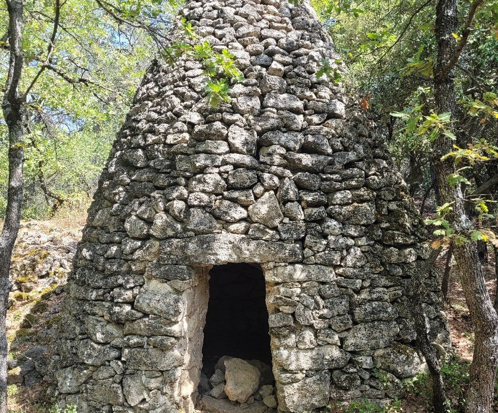 Sentier des pierres séches-La Marre必去景点