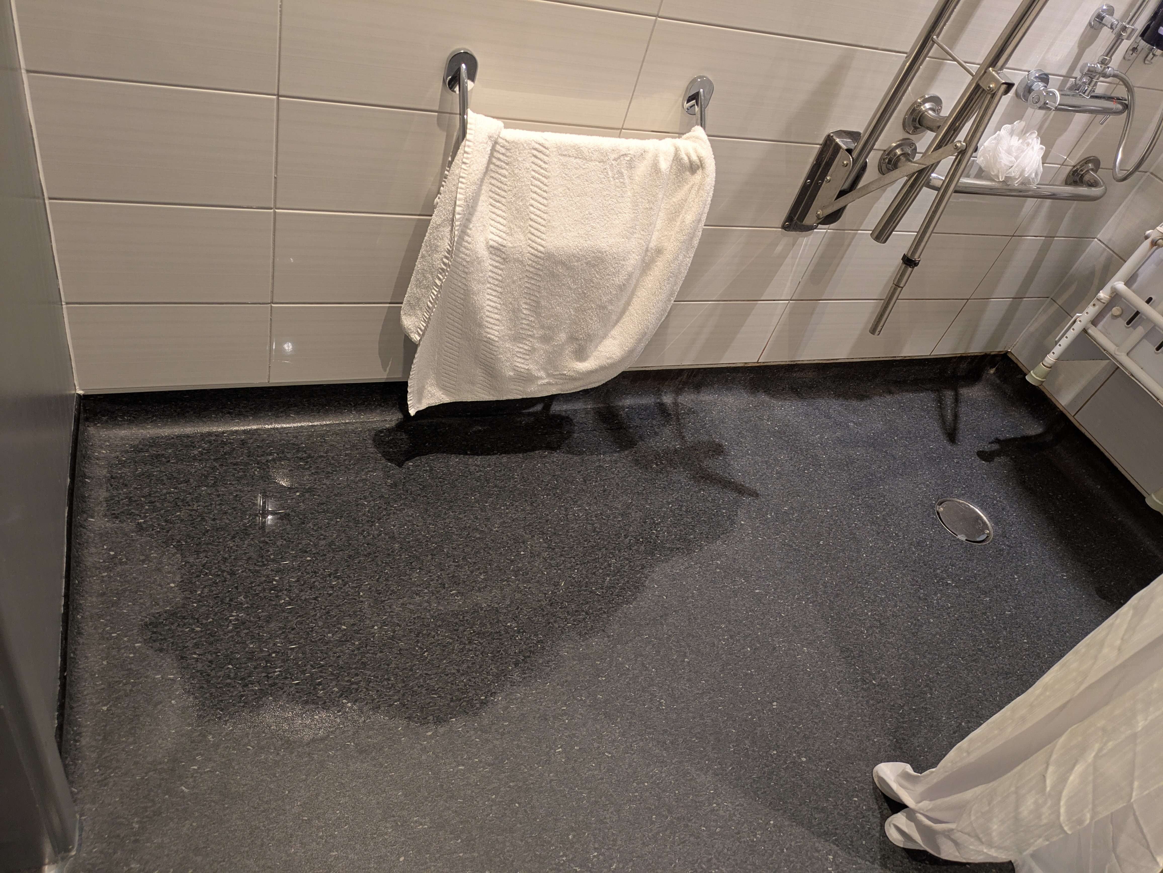 Premier Inn Lewes Town Centre hotel-浴室