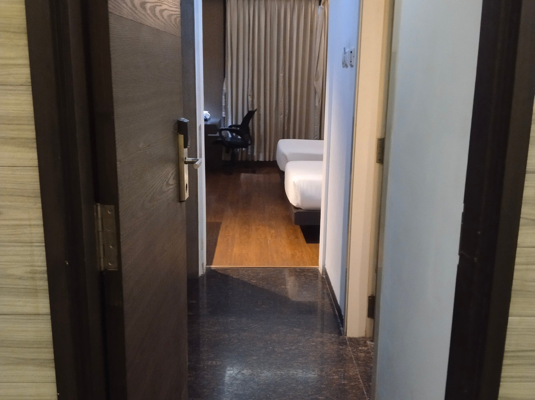 Pride Biznotel Manjusar主图