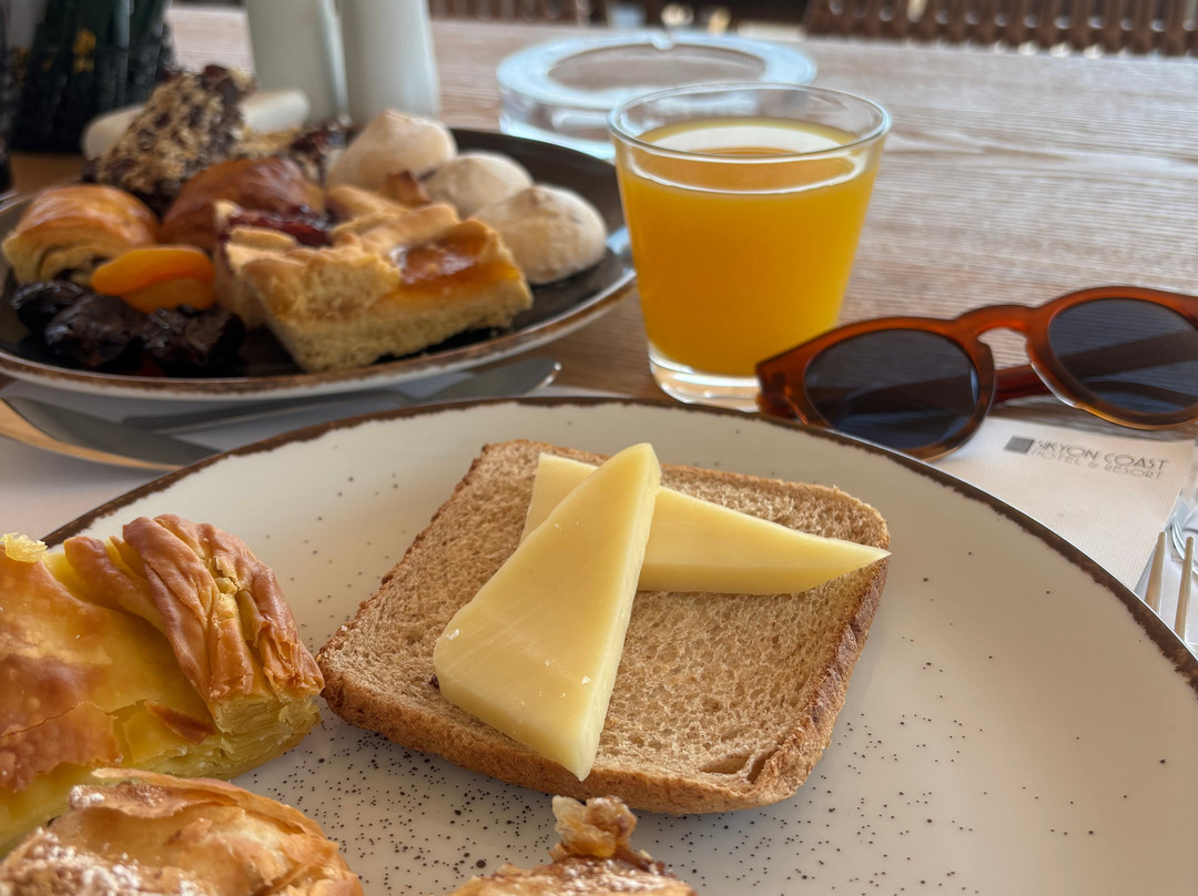 Sikyon Coast Hotel & Resort主图