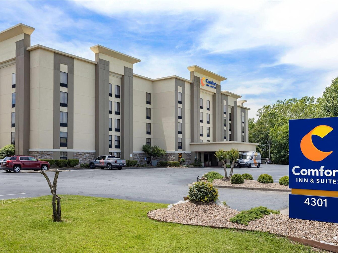 Comfort Inn & Suites Airport