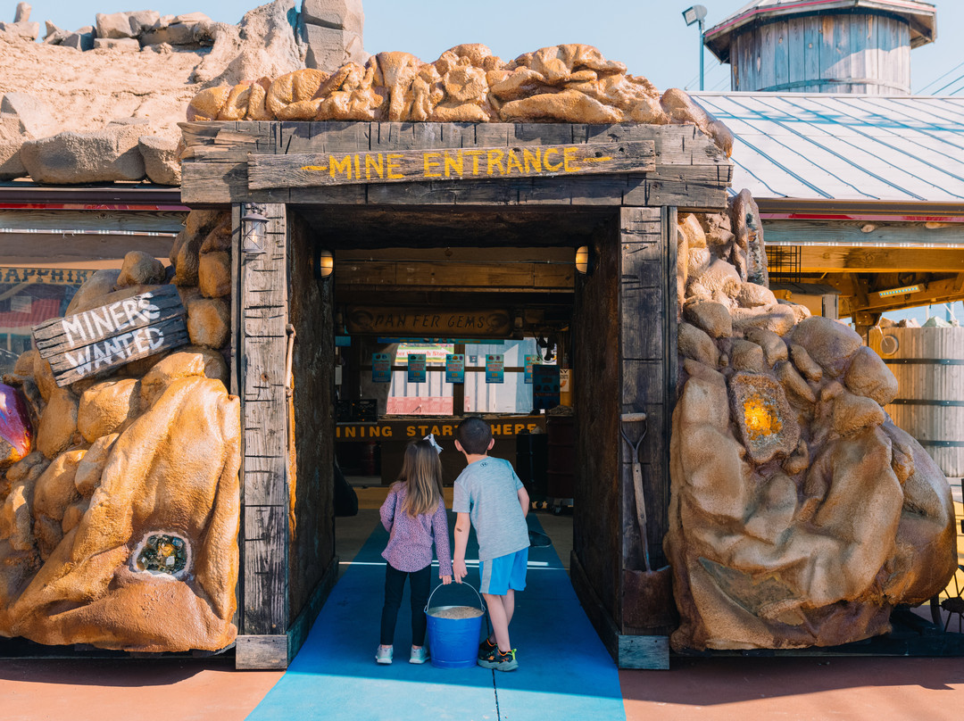 Pigeon Forge Gem Mine-皮金福奇必去景点