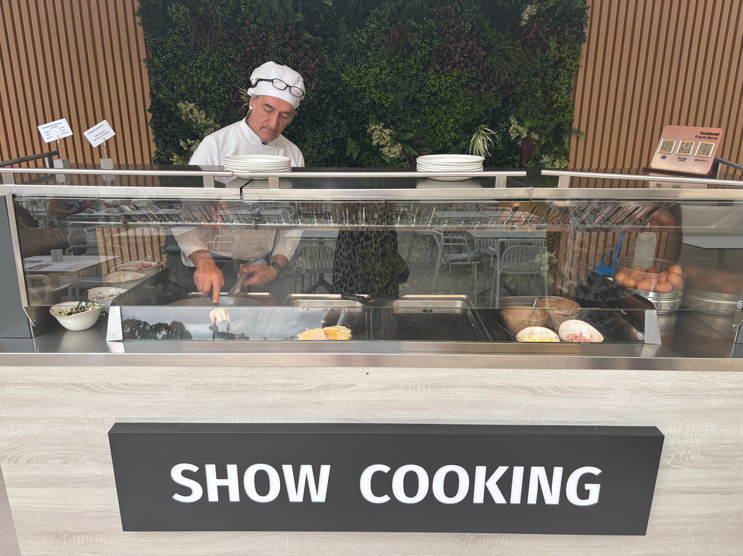 Pyr马贝拉酒店主图