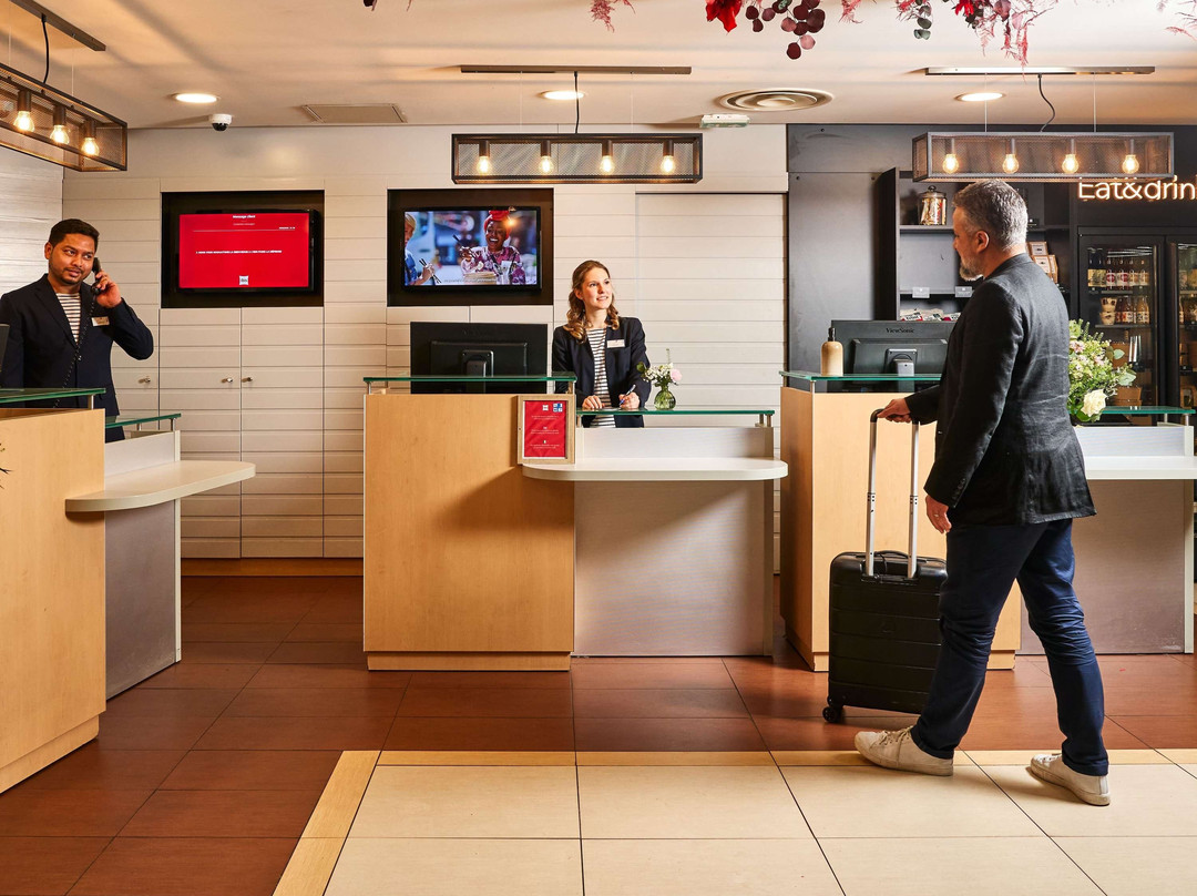 宜必思巴黎拉德芳斯广场酒店