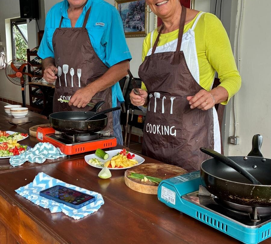 Lucky Kitchen Cooking Class-贡布必去景点
