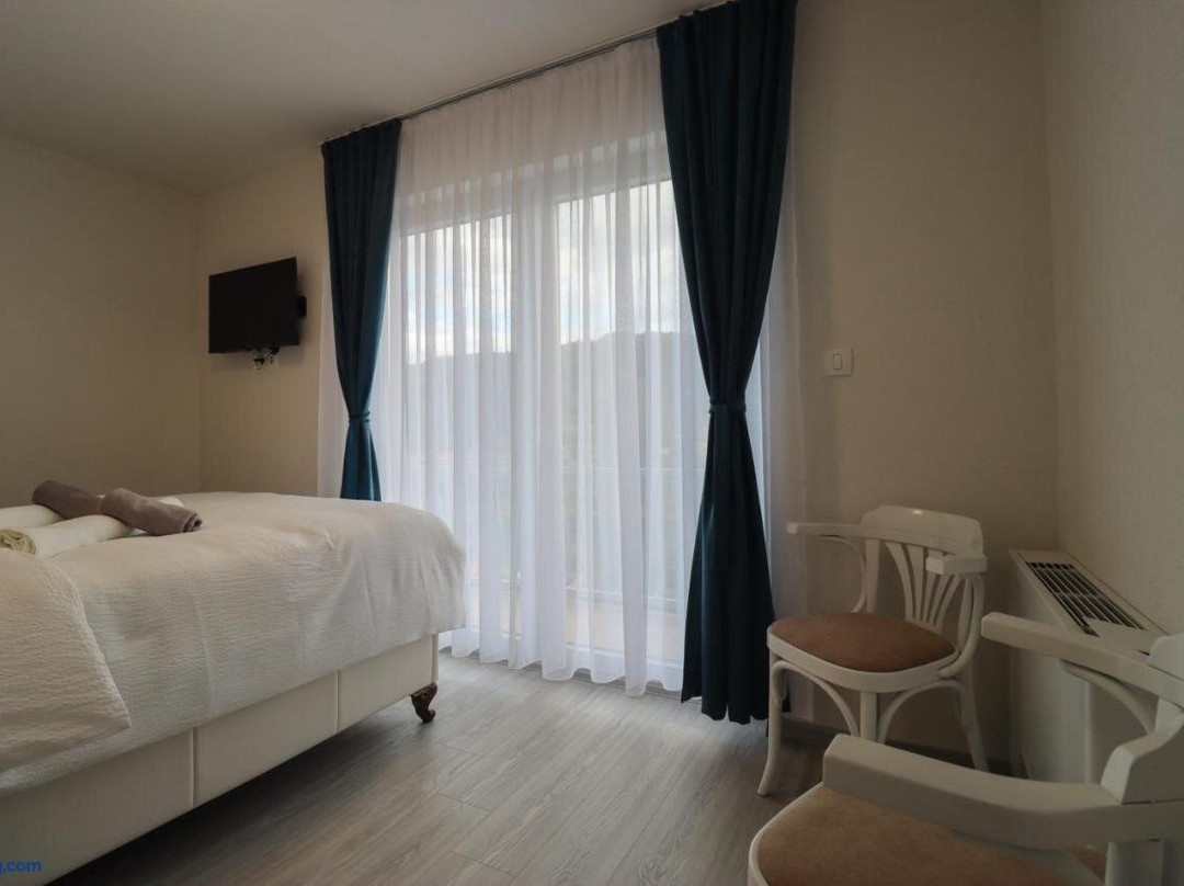 Tadic Apartments And Rooms By The Shore Of Rama Lake