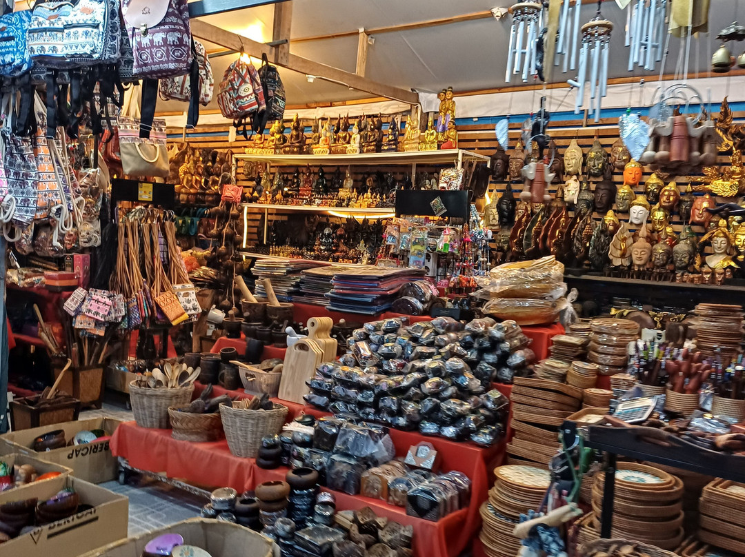 邦娘市场-达瓜巴必去景点