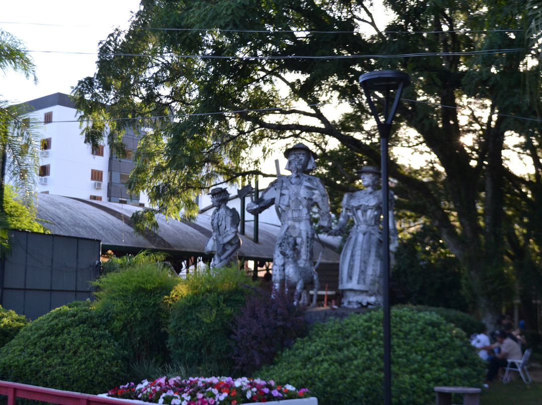 Praca do Imigrante-Dois Irmaos必去景点