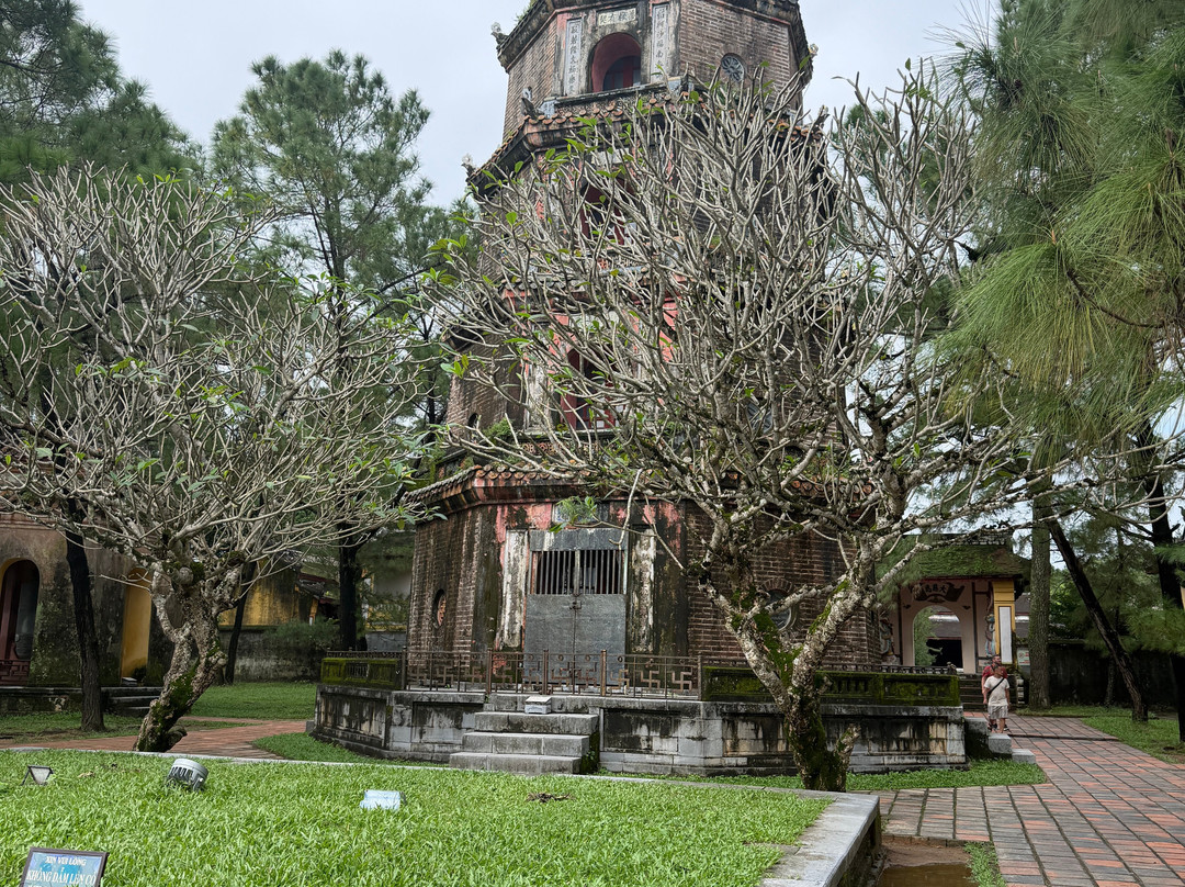 Lam's Travel - Private Day Tours-顺化必去景点