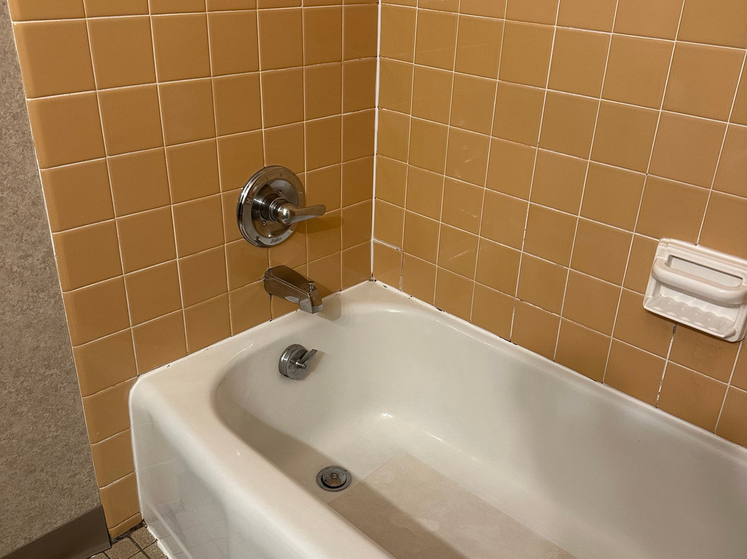 Ramada by Wyndham Topeka Downtown Hotel & Convention Center主图