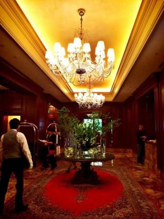 大阪丽思卡尔顿酒店主图