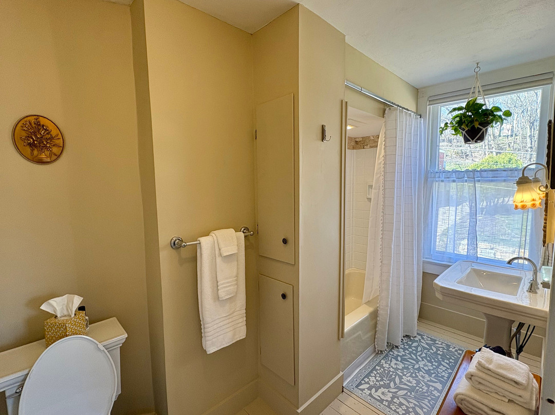 Avery House Bed & Breakfast