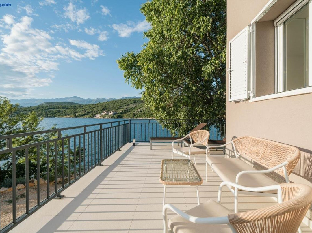 Mekenzi - new apartments by the sea